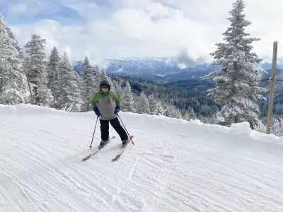 10-godišnja skija svih 20 skijaških područja Idaho u jednoj sezoni