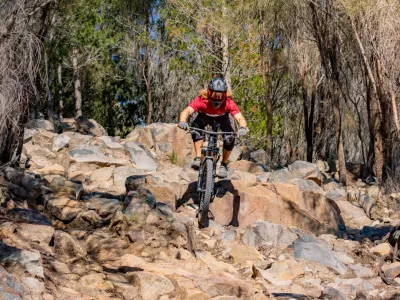 Quão perigoso é o mountain bike? : Foto de Stromlo - jardim de pedras